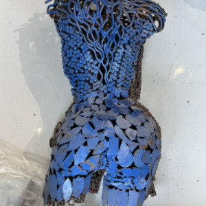 Buste de Femme derrière Tiges Bleu