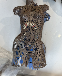 Buste de Femme devant 8 – Georges Brahms | Metal Sculpture (18x24x4 in)